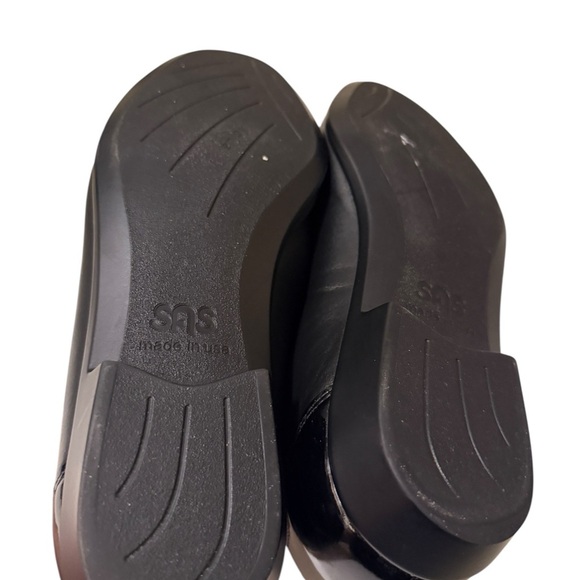 SAS Comfort Flats Sleek Design, a perfect choice for someone with a foot problem - Picture 11 of 13